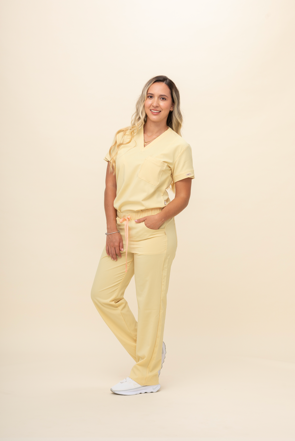 Uniforme Isabella Amarillo Pastel